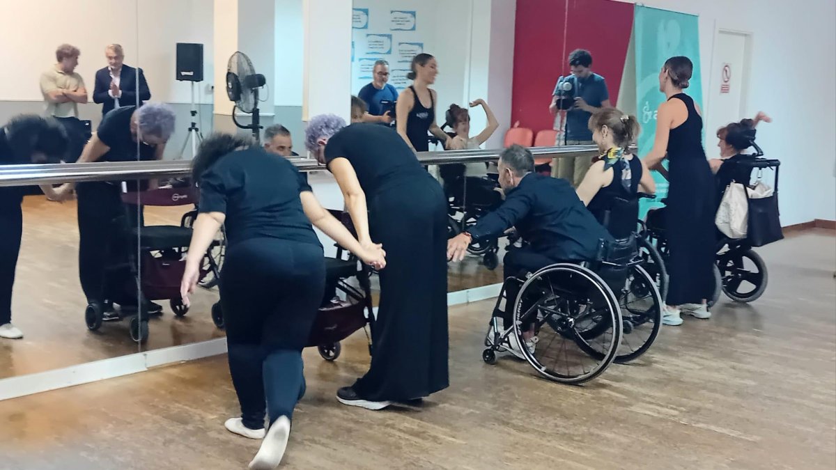 Imagen de una clase de danza en Almería.