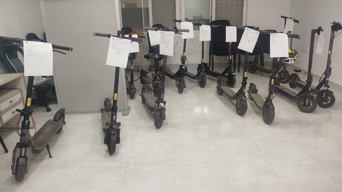 Imagen de los patinetes requisados por la Policía Local de Albox.