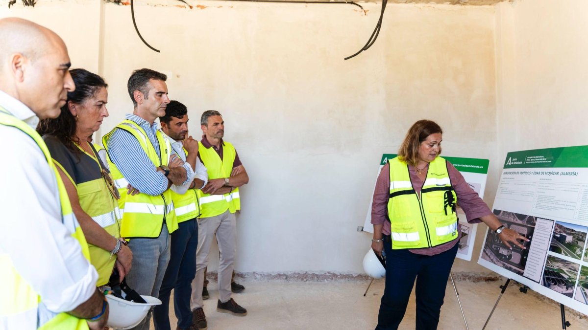 Ramón Fernández-Pacheco visita las obras de la nueva Estación Depuradora de Aguas Residuales (EDAR) de Mojácar