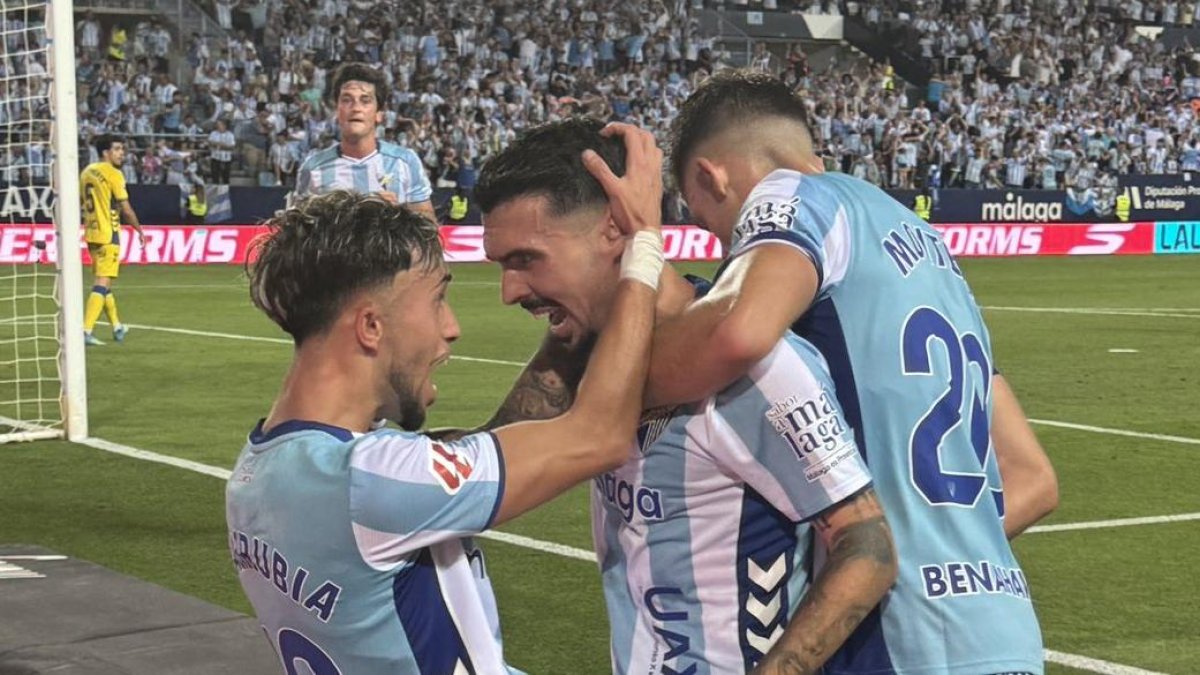 Imagen previa de la final entre UD Almería y Málaga CF por el ascenso