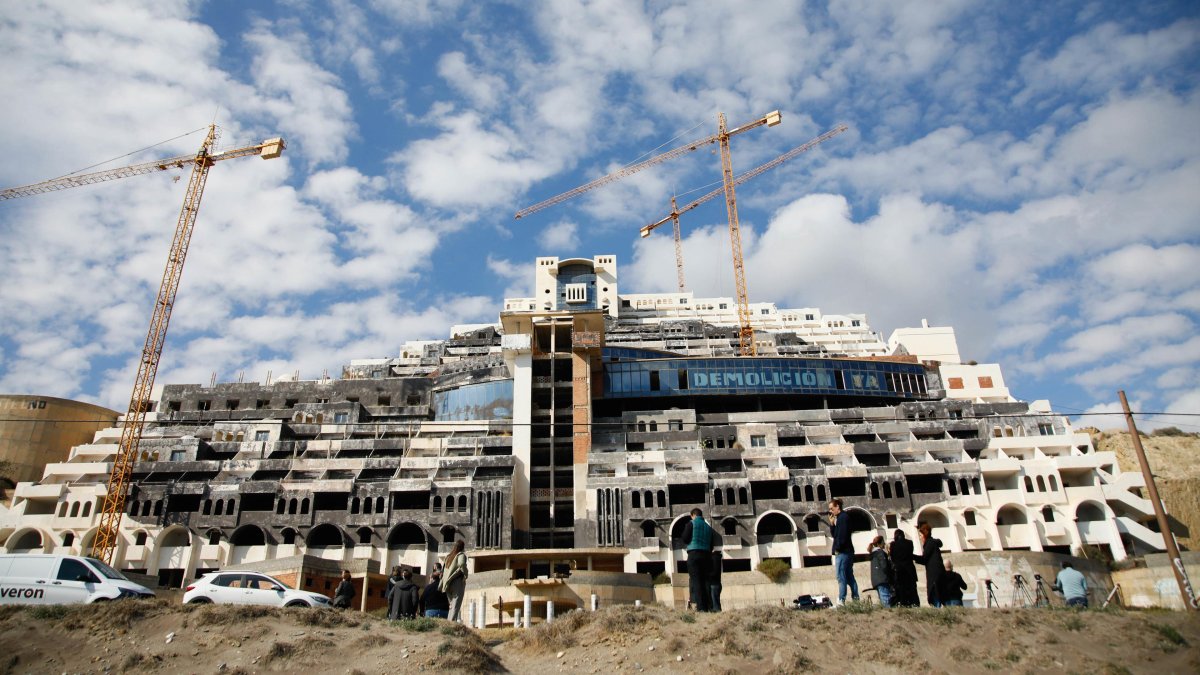 Archivo - Vista general del hotel de El Algarrobico en Carboneras (Almería)