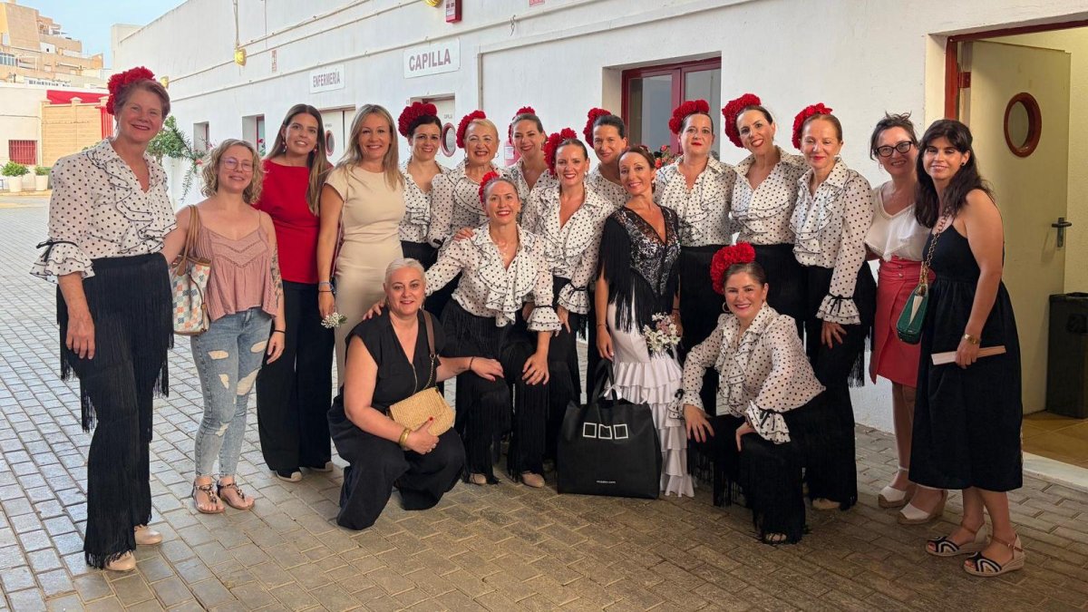 La Plaza de Toros de Roquetas es testigo de la clausura del curso de Danza con la actuación de las alumnas.