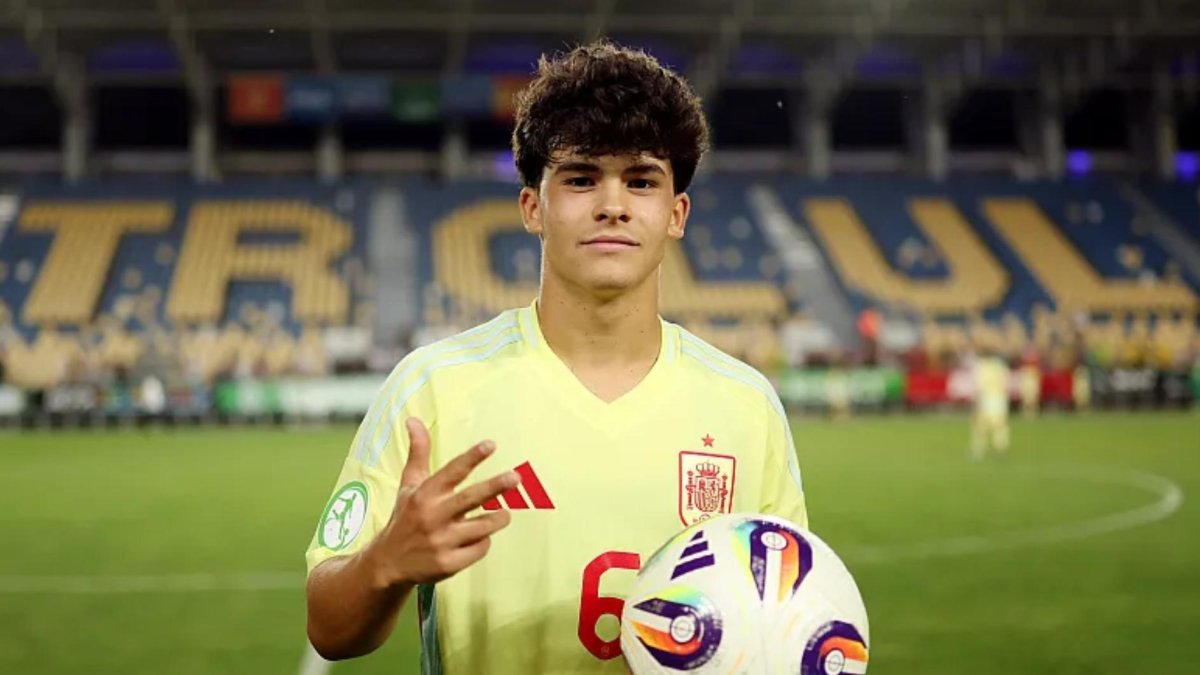 El nuevo centrocampista del Almería, Quim Junyent, es fijo para la Selección Española Sub-19.
