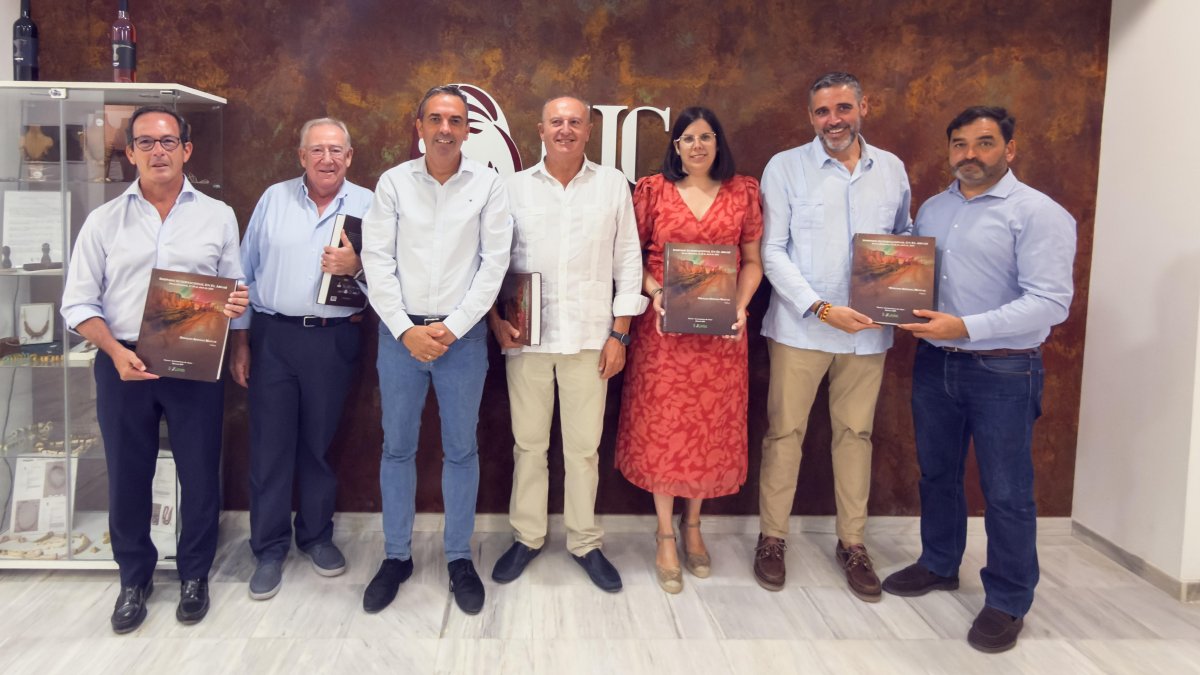 Autoridades durante el acto por el primer aniversario del CICA de Antas.