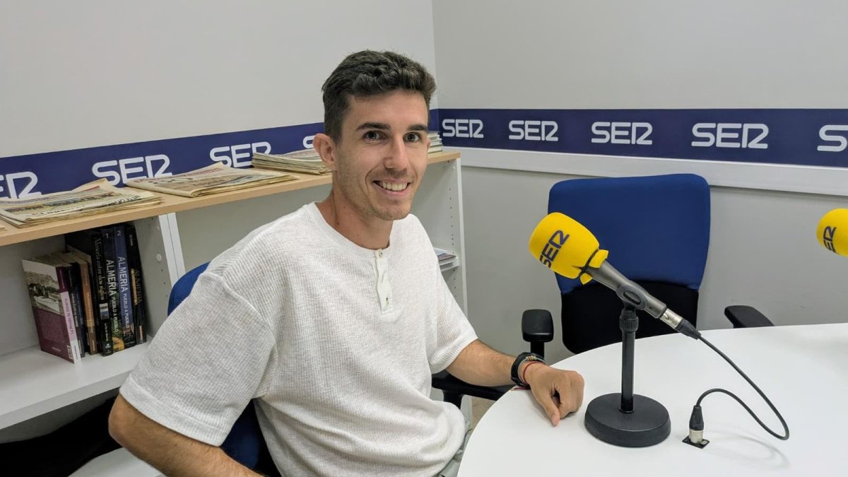 "Nunca pensé en dejar el silbato": la historia del árbitro almeriense ascendido a Segunda División