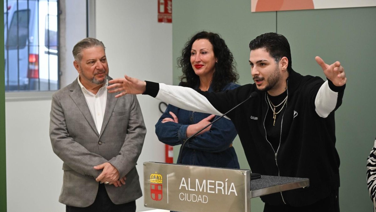 RVFV durante la presentación de su incorporación al cartel de Puro Latino Almería Fest 2026.