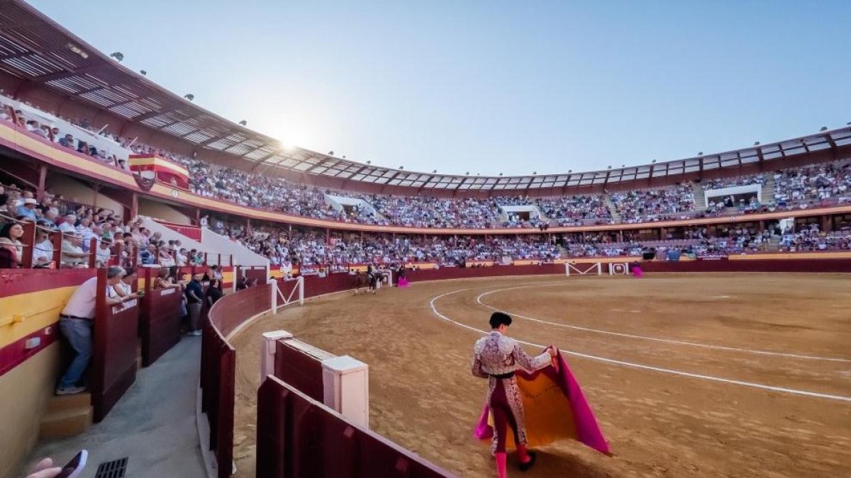 El gran ambiente de las corridas de toros por Santa Ana.