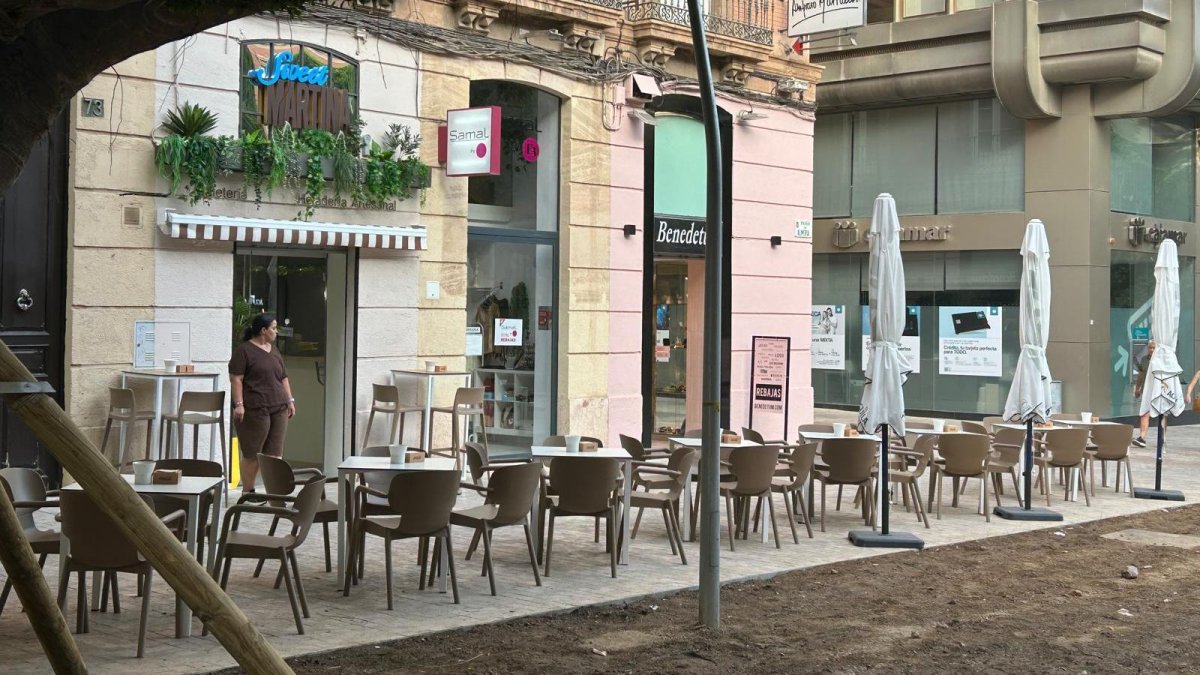 Abre una nueva cafetería en pleno Paseo de Almería: helados artesanales, carta de tapas y menú de cuchara