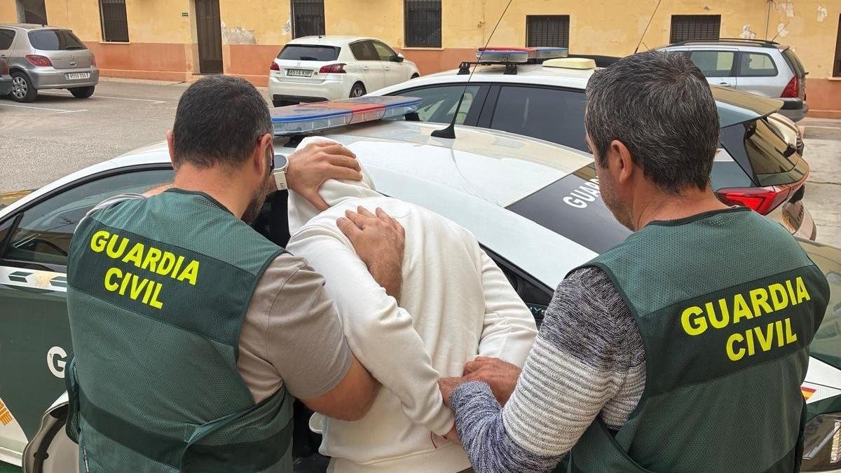 Momento de la detención por parte de la Guardia Civil