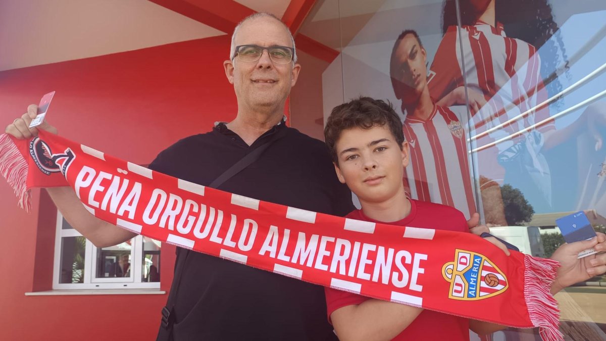 Los aficionados del Almería dan el sí al Almería y han cerrado una magnífica campaña de renovación de abonos.