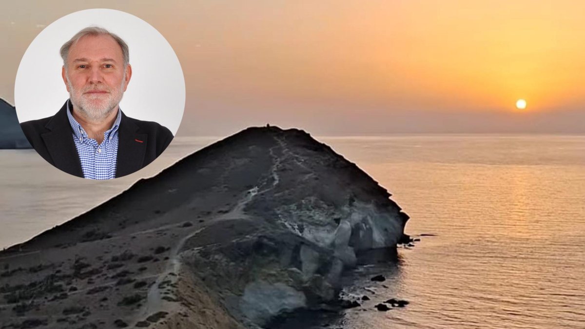 Enrique de Mora, junto a una de las imágenes que compartió en Instagram justo antes de fallecer tras ver el amanecer en Genoveses.