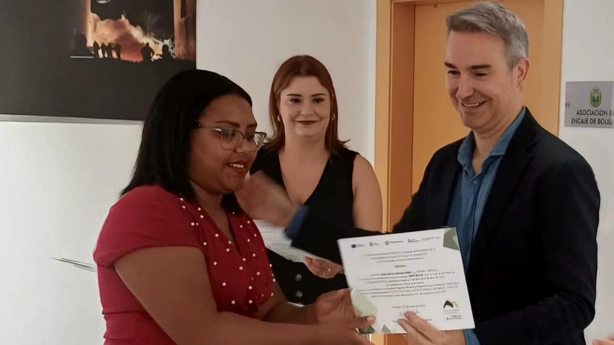 Entrega de certificaciones por parte de la Junta de Andalucía