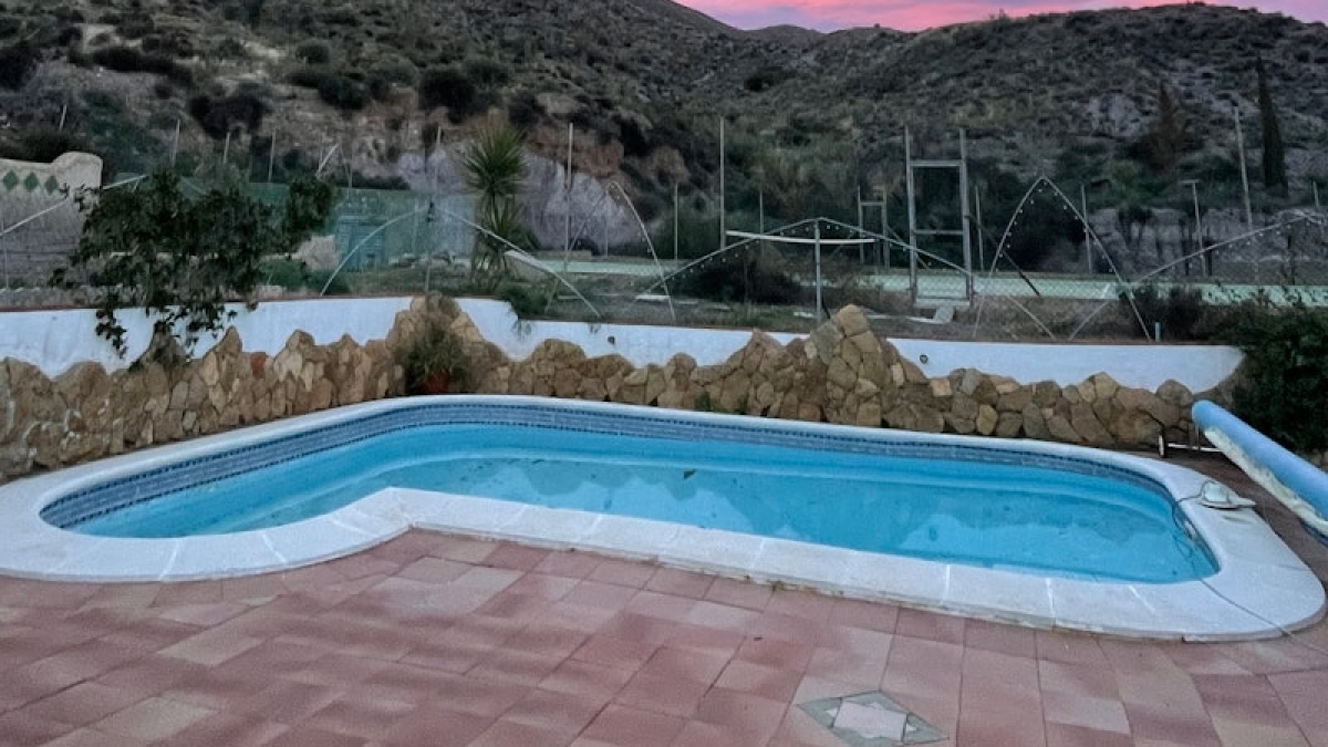 Esta es la piscina de Carboneras en alquiler.
