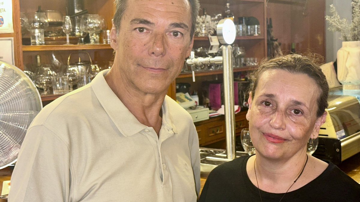 María del Mar Alarcón, responsable del restaurante Rincón de Juan Pedro, junto al periodista Antonio Hermosa.