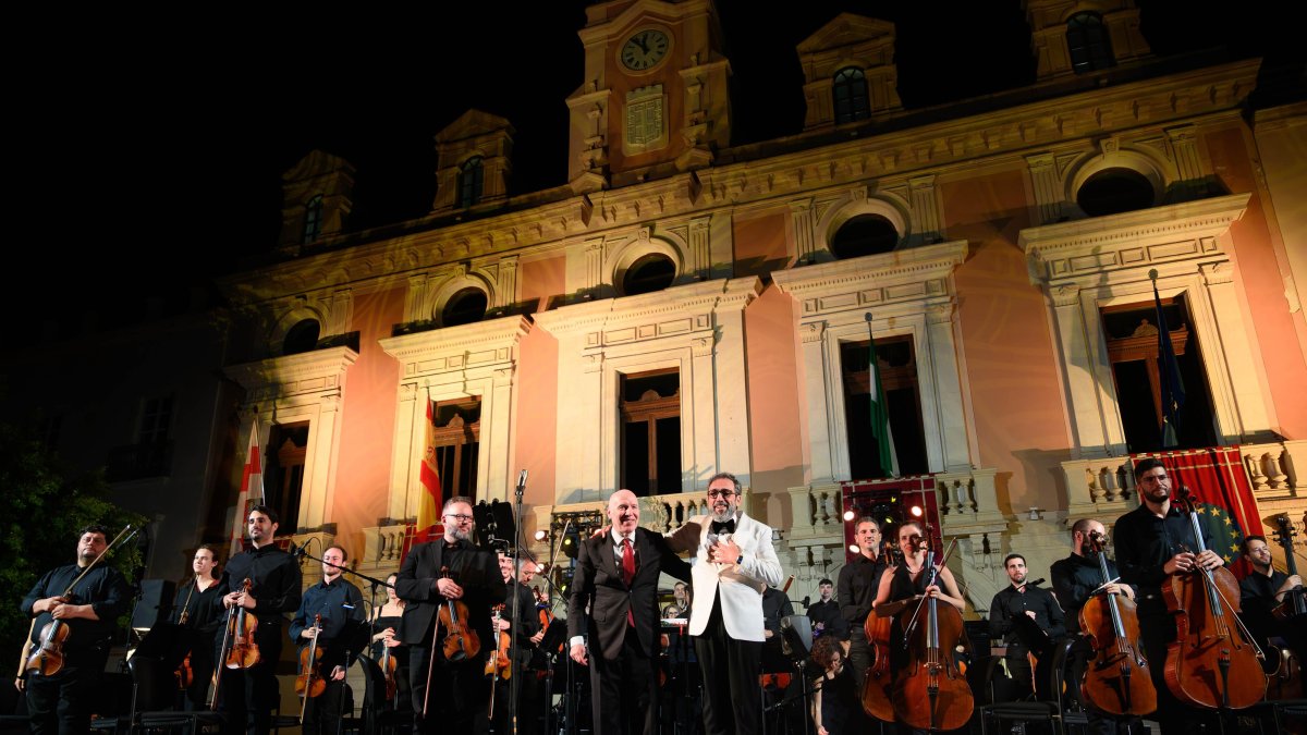 La OCAL convirtió su tradicional cita de Feria en un acontecimiento excepcional con el concierto ‘Gigantes’.