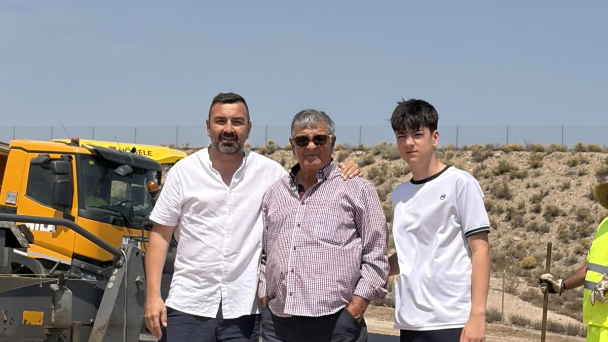 David García y su familia posando ante la cámara.