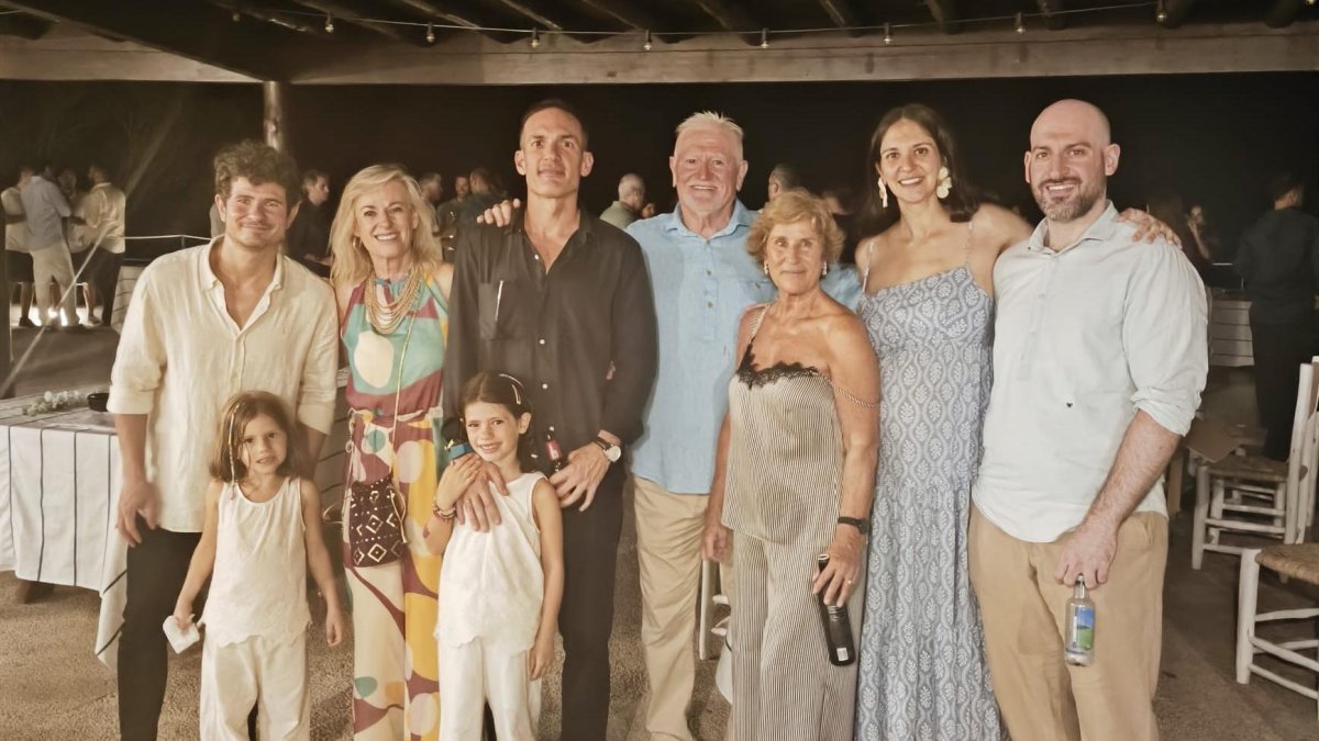 Alberto García Maturana, junto a su familia, en una noche muy especial.