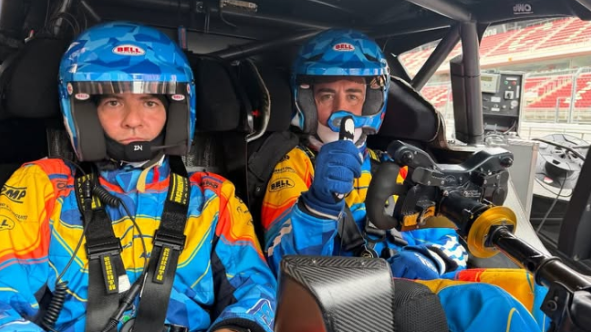 David Bisbal y Fernando Alonso, en el Circuito de Barcelona