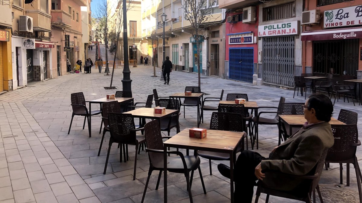 Archivo - Terraza en la calle Trajano de Almería.