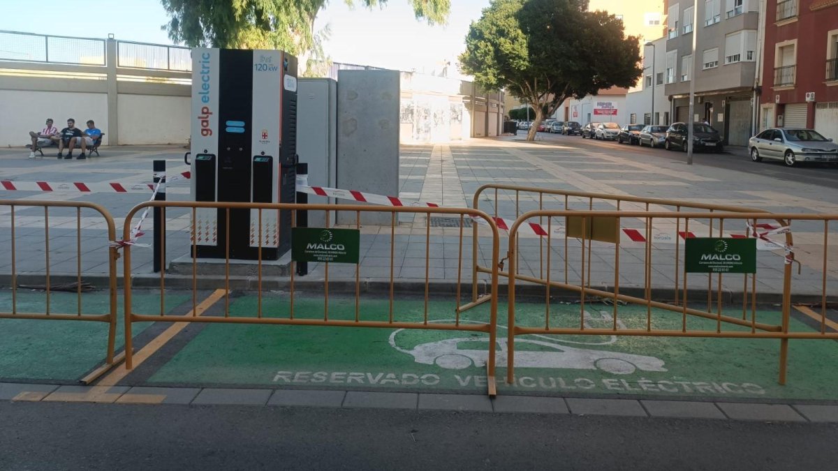 Cargador eléctrico de la calle Estadio, junto al Estadio de la Juventud.
