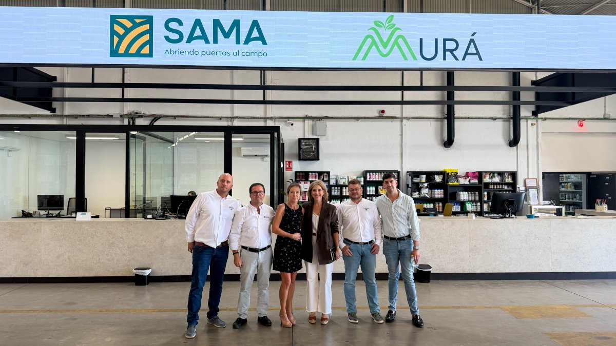 La alcaldesa ha destacado de SAMA “su contribución a seguir fortaleciendo el principal motor económico de El Ejido”