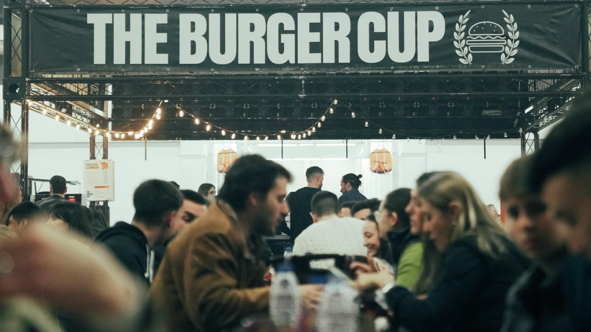 Imagen de otra edición de 'The Burger Cup'