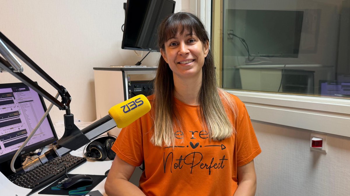 Esther Sánchez en los estudios de la SER, donde habló de su carrera y del proyecto del AVG 2008.