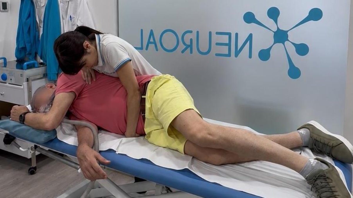 Sesión de fisioterapia respiratoria con la fisioterapeuta experta en respiratorio Berta Pons..
