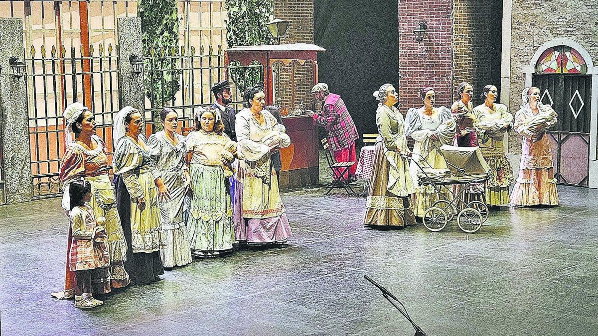 El Teatro lírico andaluz hizo “grande” el género chico en el auditorio
