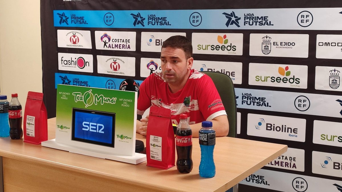 El entrenador de El Ejido Futsal, Guille Martínez, en rueda de prensa.