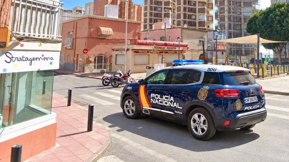 Un coche Z espera en el lugar de los hechos.