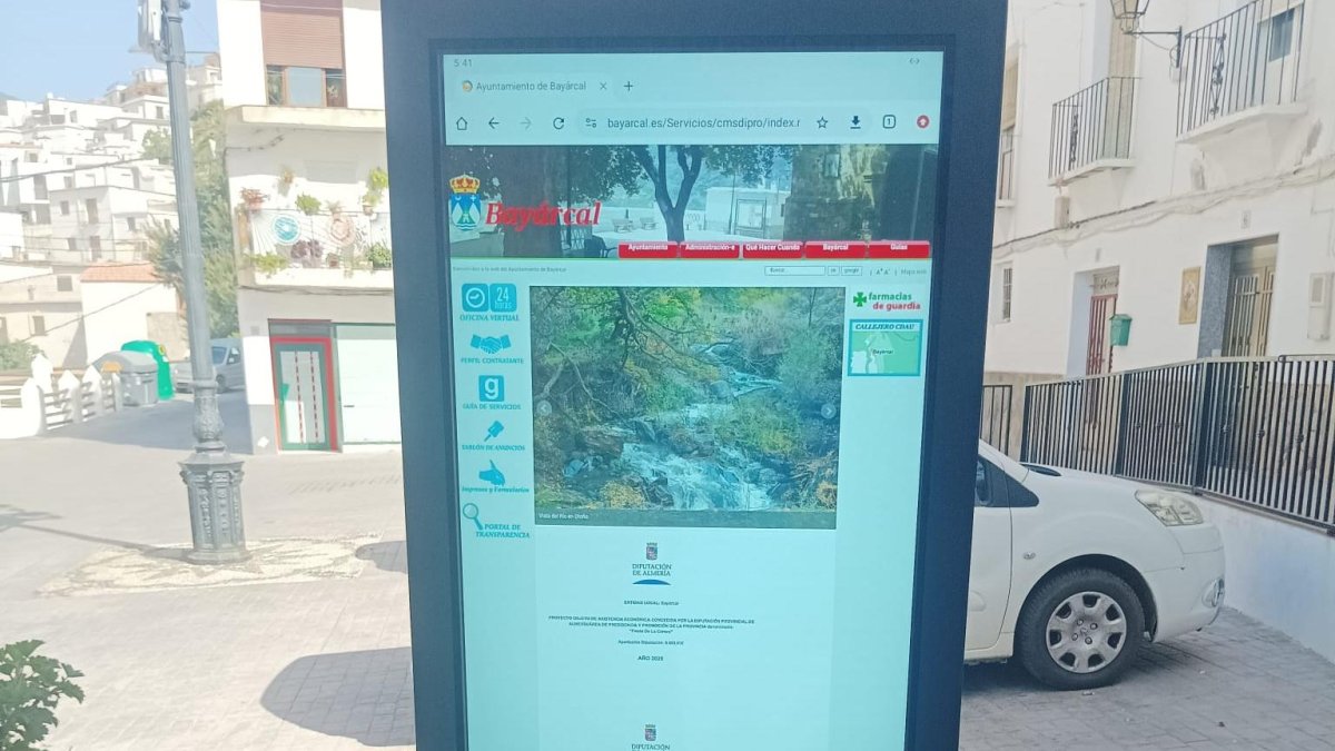 Tótem informativo instalado en Bayárcal
