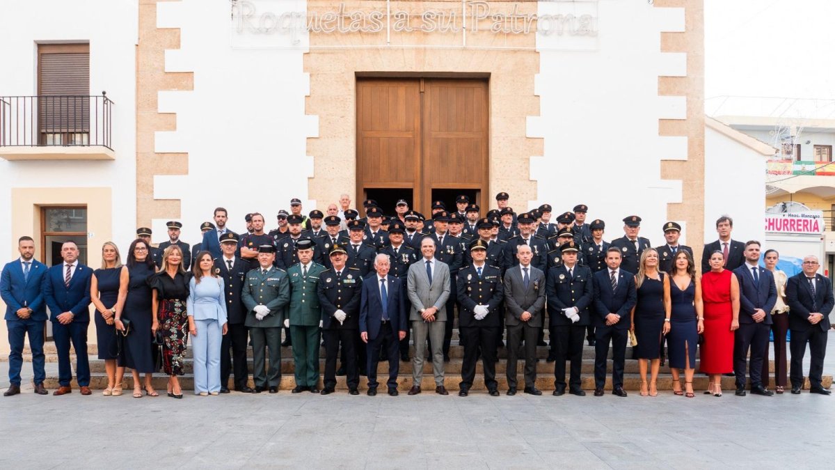 Roquetas de Mar reconoce la vocación y el compromiso de sus agentes de la Policía Local.