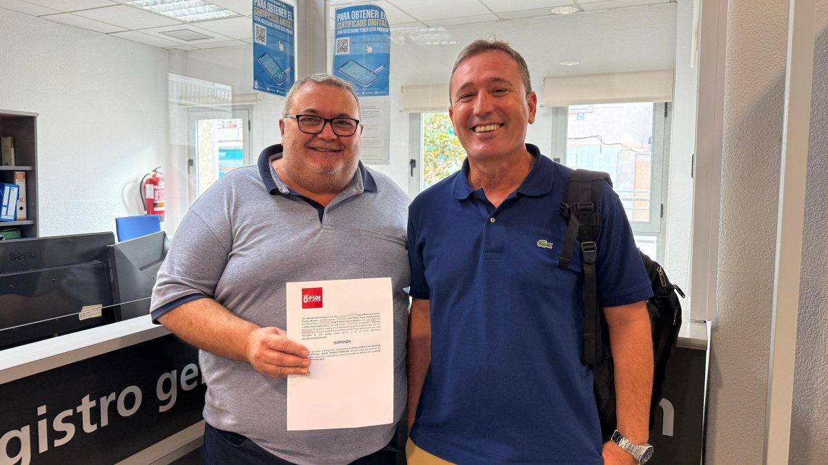 Manolo García y Rafael Torres presentan escrito de cambio de portavoz.
