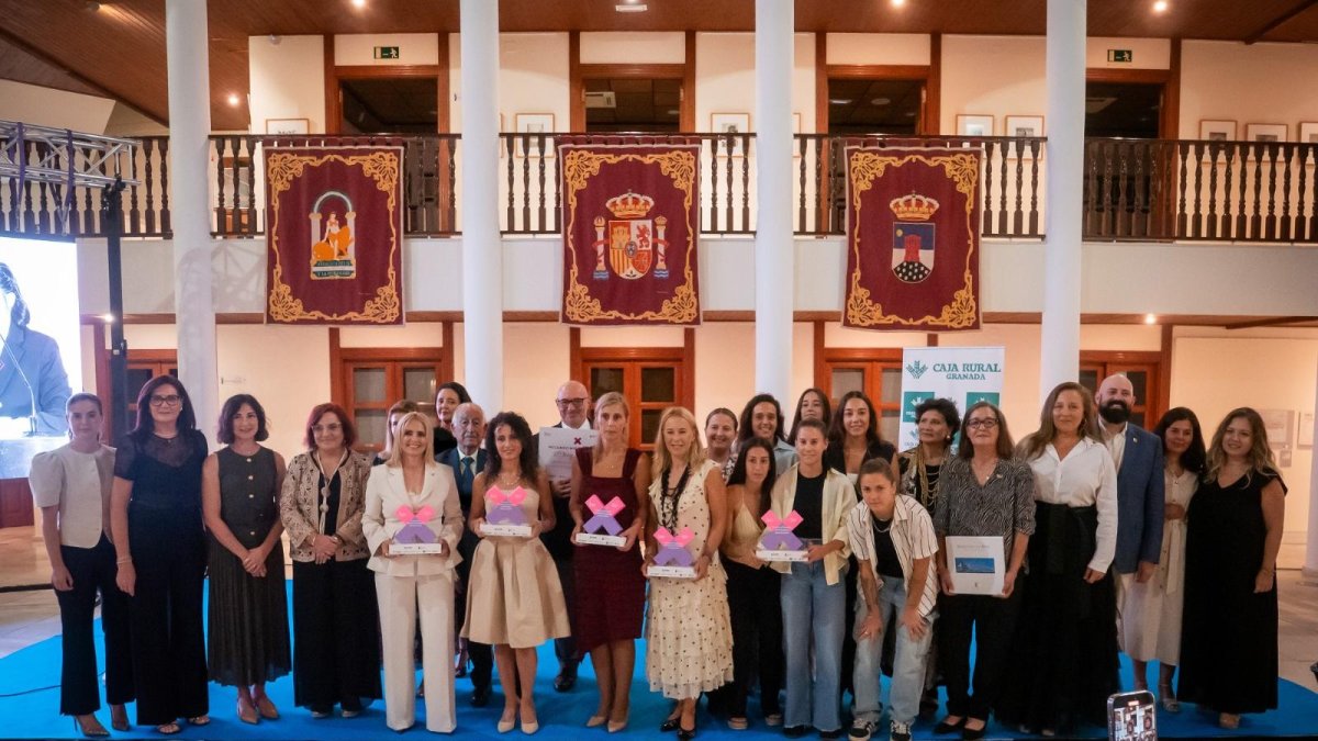 Foto de familia de las premiadas en los III Premios al Emprendimiento y Liderazgo Femenino de Almería.