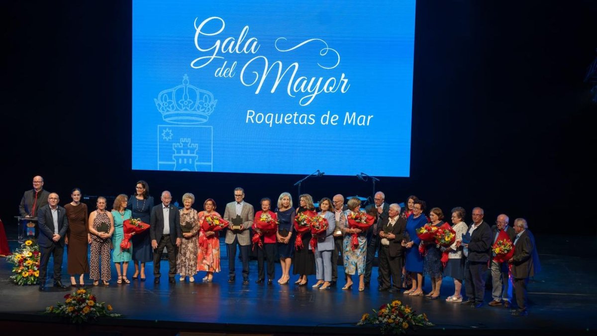 Cerca de 1400 personas celebran la Gala del Mayor en Roquetas.