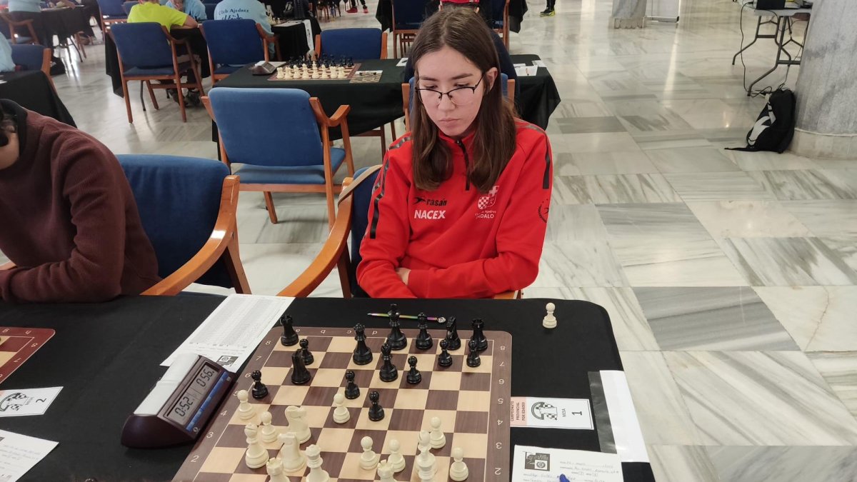 La ajedrecista almeriense Sandra Hernández en plena jugada en el Campeonato de España de Roquetas de Mar.
