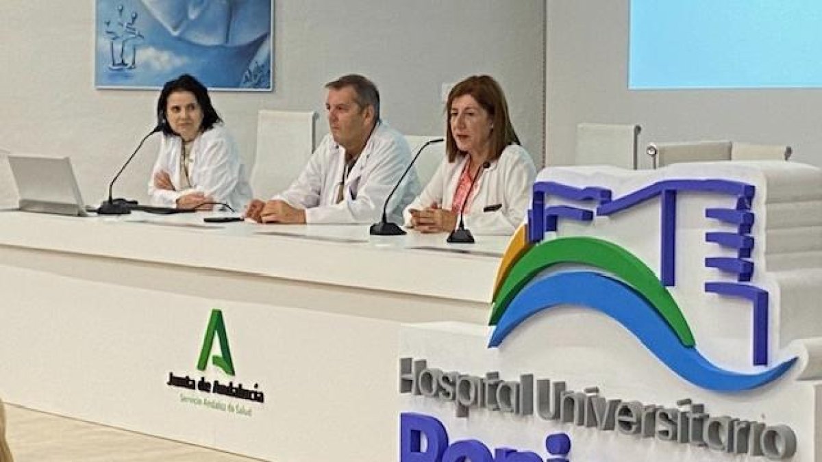 El Hospital Universitario Poniente recibe a un centenar de estudiantes de FP en prácticas.
