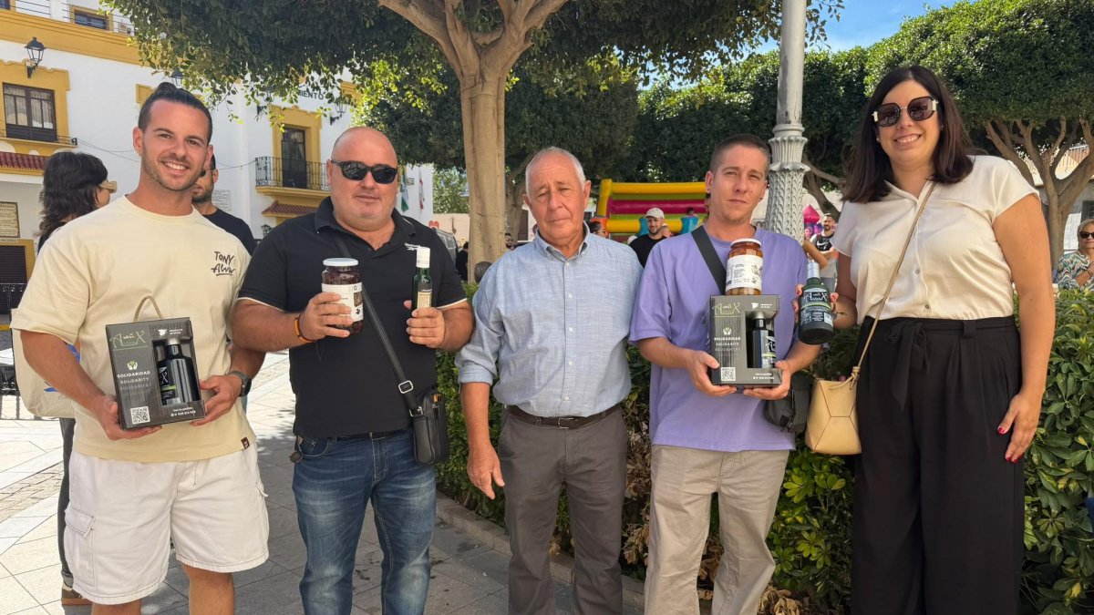 Canjáyar ha reunido este domingo a varios centenares de vecinos y visitantes en el Día del Aceite.