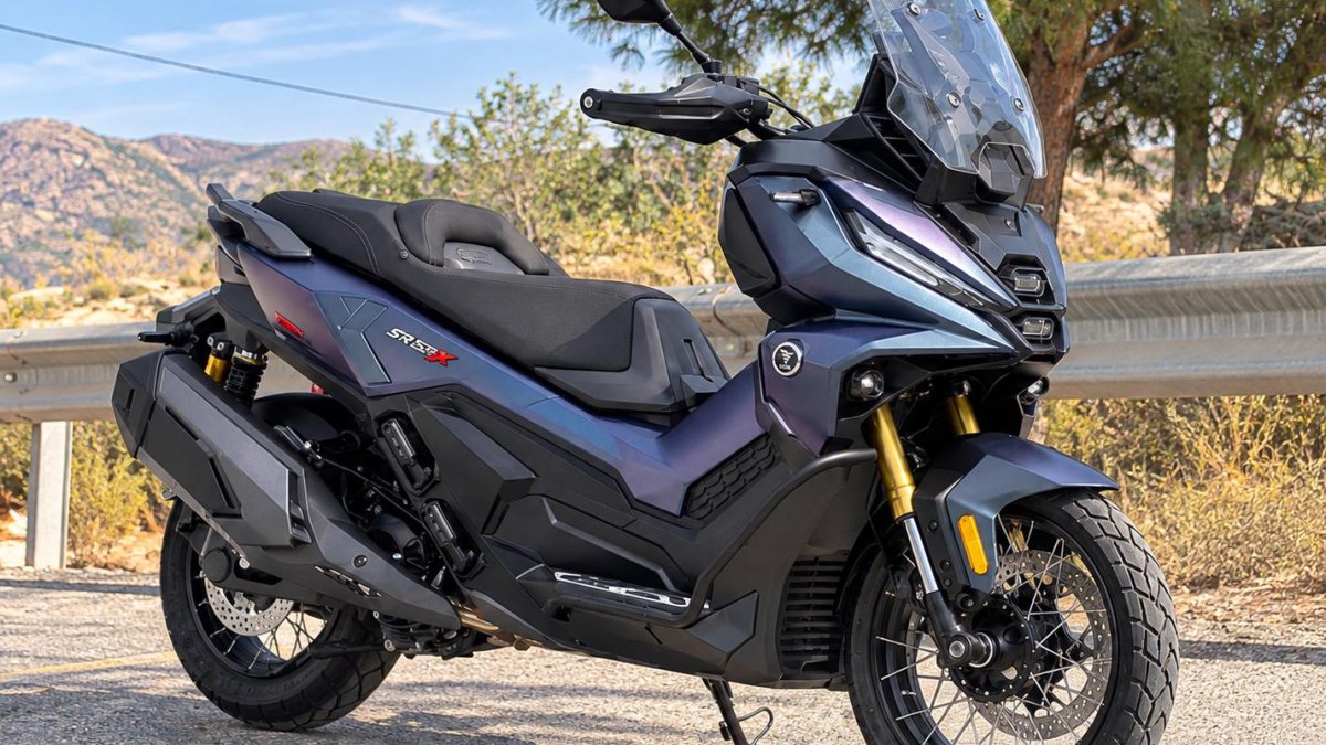 Maxiscooter Voge SR150X en carretera.
