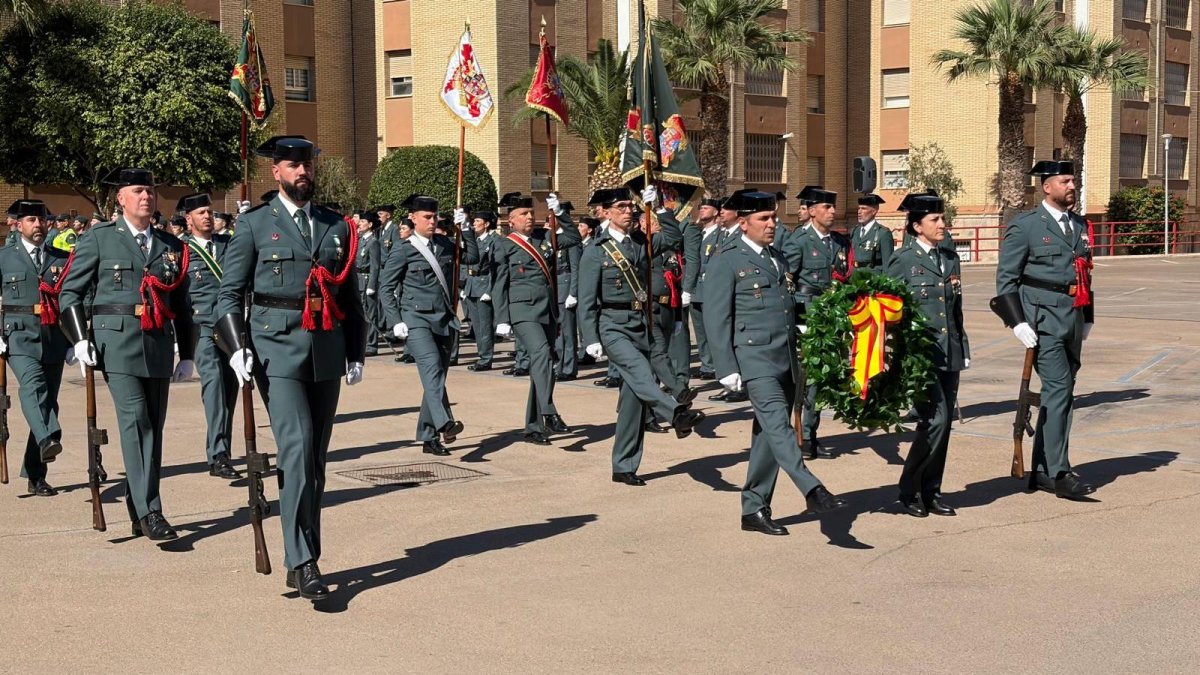 Actos de la celebración de la Virgen del Pilar en Almería. La Guardia Civil rinde homenaje a sus caídos.