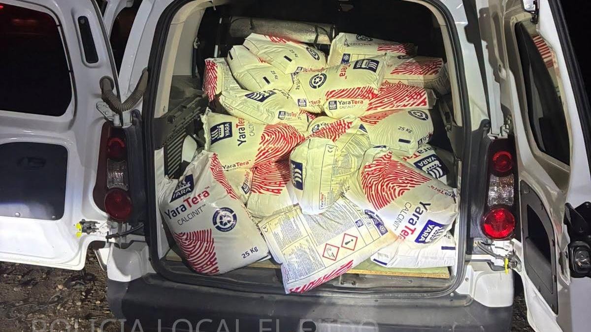La furgoneta cargada recuperada por la Policía Local