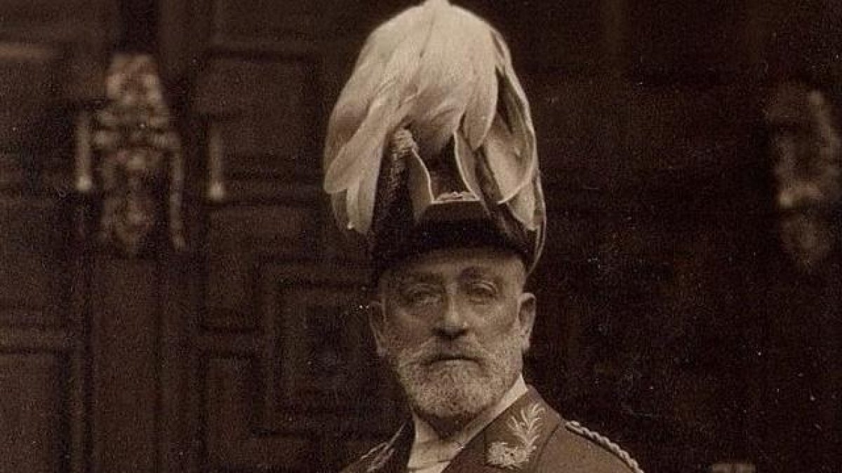 Diego Gómez Fernández de Piñar con su uniforme del Cuerpo de Ingenieros de Caminos, Canales y Puertos sobre 1890