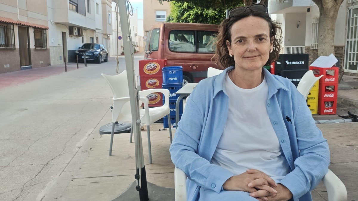 Isabel Belmonte, este miércoles en el barrio almeriense de Cabo de Gata, donde se ha trasladado tras el trasplante.