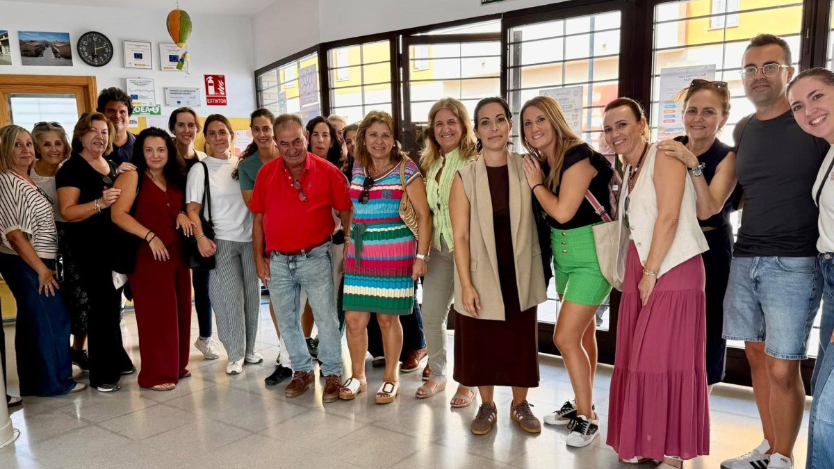 Despedida del claustro de profesores del CEIP Reyes Católicos de Vera a Juani y Javier.