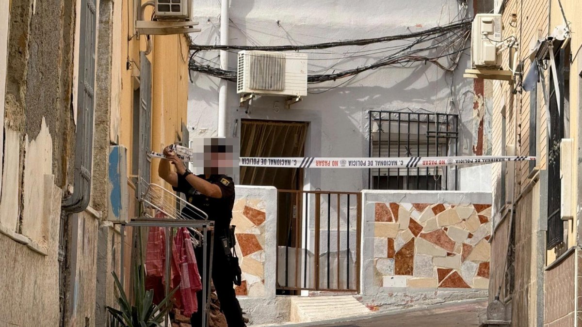 La Policía Nacional acordona la zona en la que se ha producido el tiroteo.