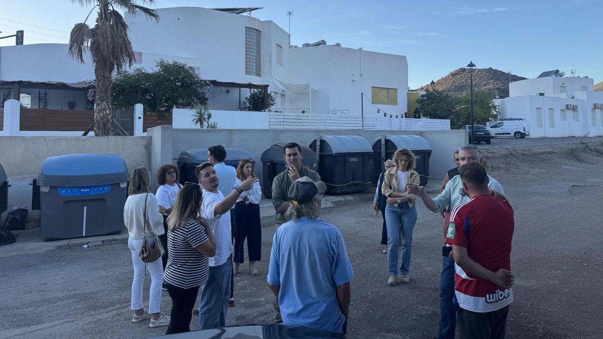 Encuentro vecinal en el Pozo de los Frailes con el alcalde de Níjar