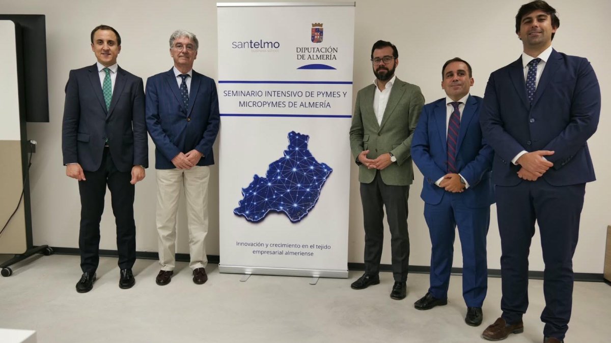 Autoridades durante la jornada en Casa Orozco, Vera.