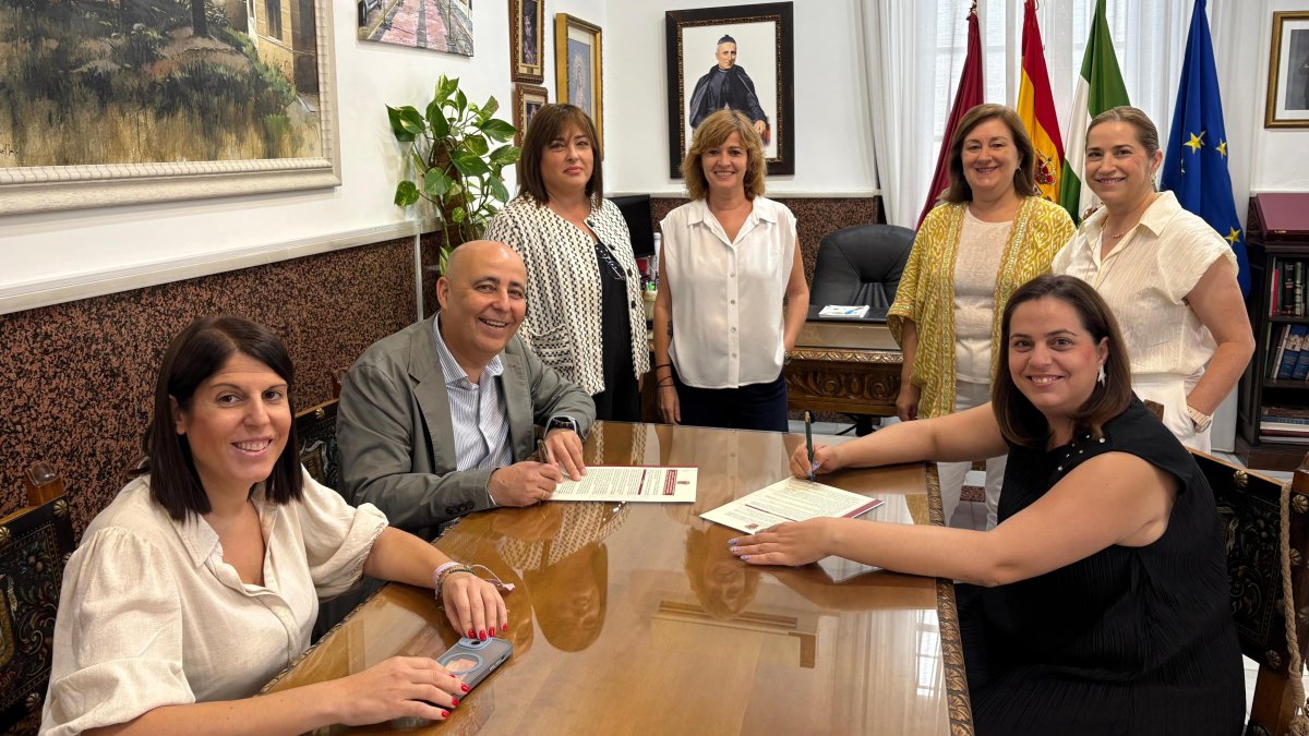 El comercio local de Huércal-Overa recibe un nuevo impulso para atraer clientes.