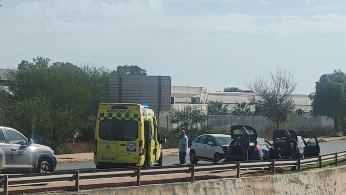 Una ambulancia, en el lugar del siniestro.